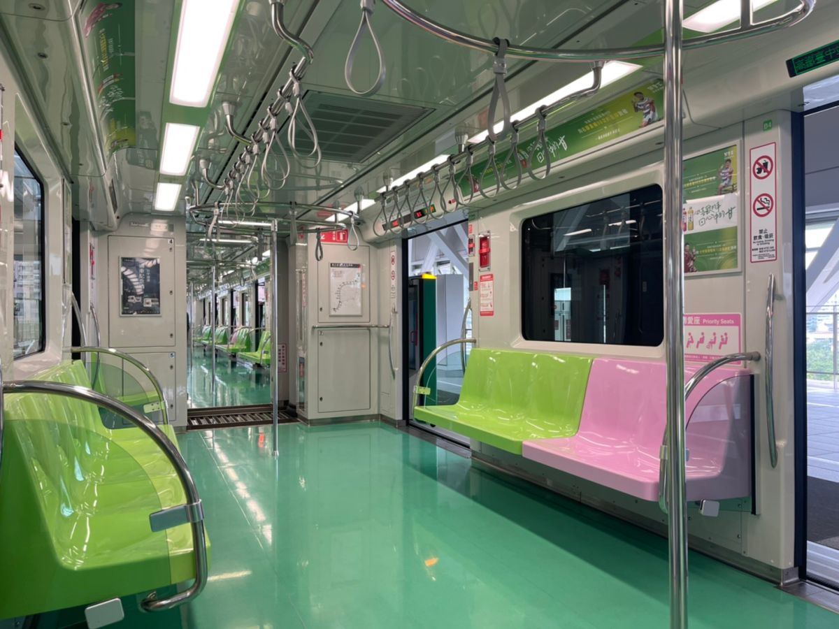 ▲今(28)日早上9點多，洪姓民眾從松竹站上車，中捷車箱只有他一人。(圖／民眾提供2021.4.28)