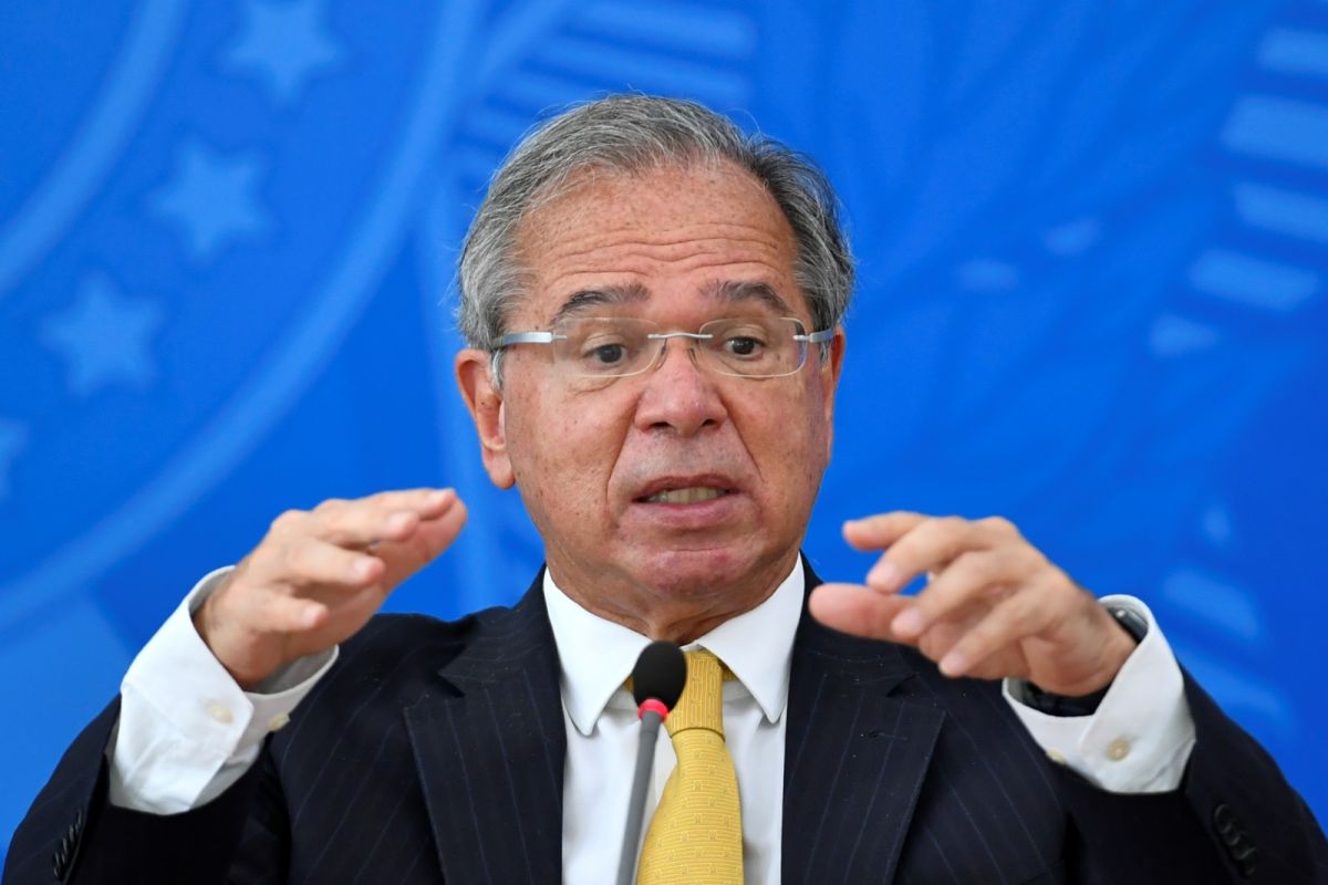 ▲巴西經濟部長葛德斯（Paulo Guedes）昨天宣稱「中國人發明了武漢肺炎」後，參議院武漢肺炎真相調查委員會主席阿濟茲（Omar Aziz）批評葛德斯「自以為是」和「抱美國大腿」。資料照。（圖／美聯社／達志影像）