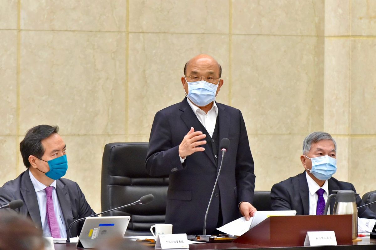 ▲珍愛藻礁公投領銜人潘忠政不接受政府三接再外推方案，行政院院長蘇貞昌則呼籲理性面對、共創雙贏。（圖／行政院提供）