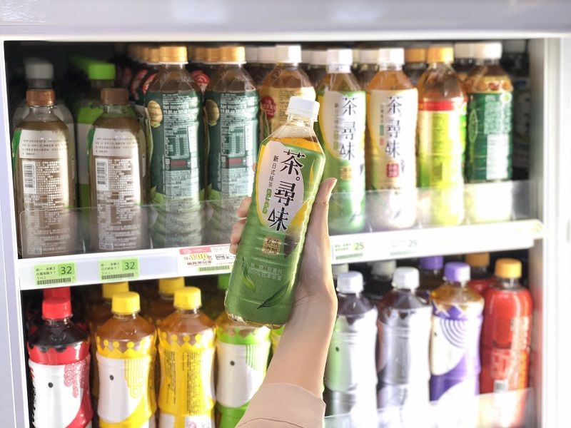 ▲隱藏在超商的新款瓶裝茶，近來被網友搜出起底，發現其驚人真相。（圖／NOWnews攝）