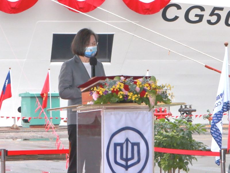▲總統蔡英文主持海巡署嘉義級巡防艦首艦嘉義艦交船,以及第2艘新竹艦命名下水儀式。(圖/記者黃守作攝,2021.04.29)