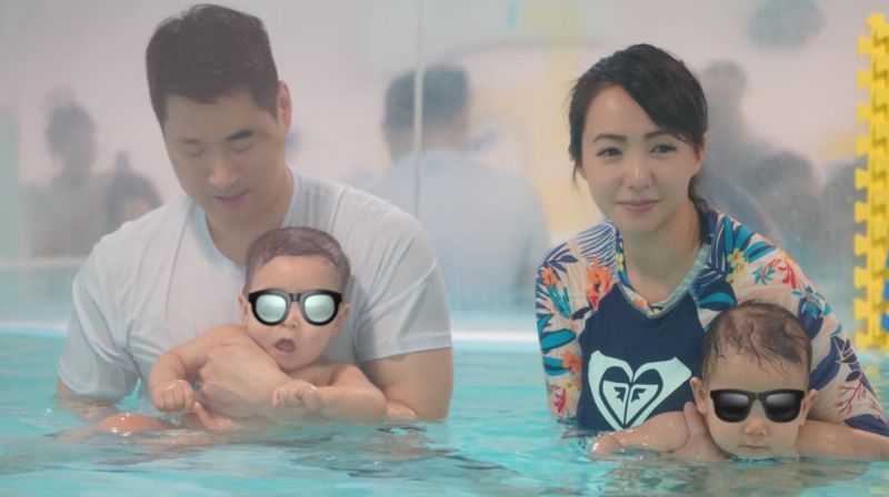 ▲Linda（右）2019年透露結婚及誕下雙胞胎兒子的消息，左為她的美籍韓裔丈夫。（圖／Linda臉書）