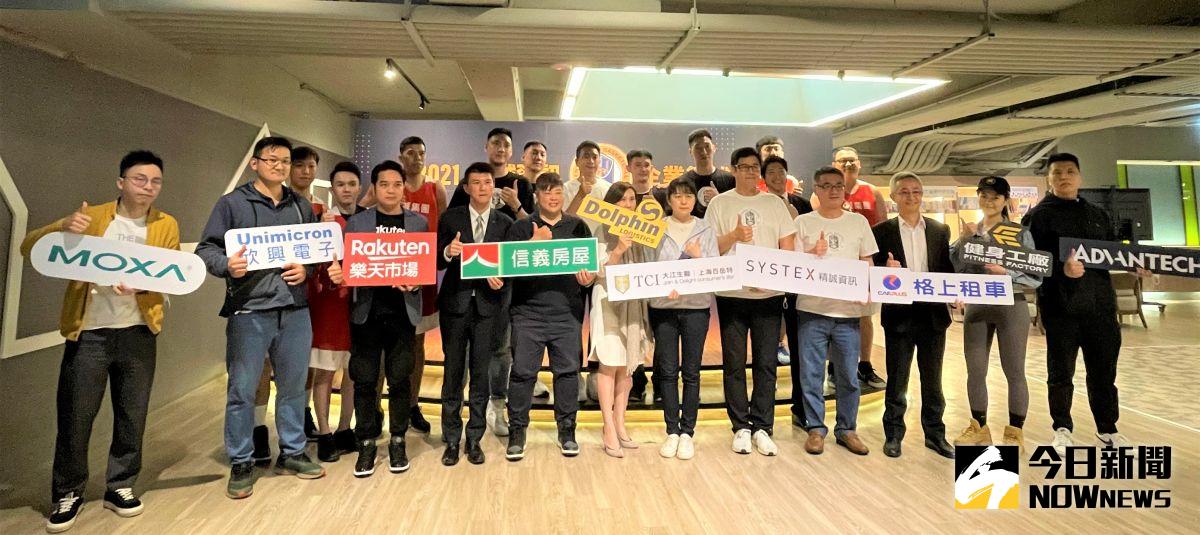 ▲「精誠資訊企業籃球聯賽」今日舉行賽前記者會，邀請四大賽區球星田壘、陳世念、蔣淯安和成力煥出席，4人化身客座教練，分享籃球心得。（圖／鍾東穎攝 ,2021.04.29）