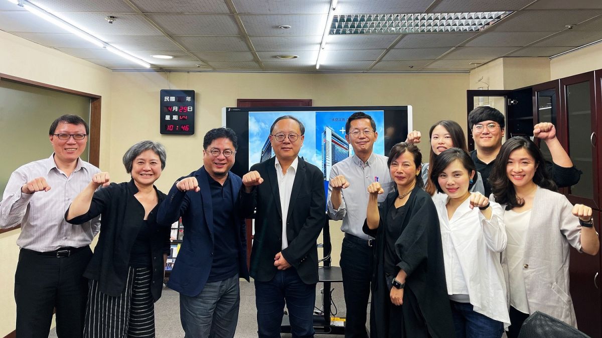 
▲今天史哲也與承億文旅集團董事長戴俊郎進行了共構會議，針對即將進駐高雄市總圖二期文創會館的承億酒店的規劃方向展開對話，展現出「投資高雄不孤單」，公私協力的可能性。
