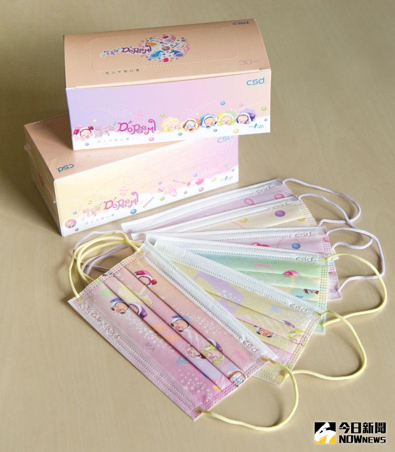 ▲「小魔女DoReMi」快閃店中,與中衛聯名專賣的小魔女口罩組超可愛,成了搶手貨。(圖/記者金武鳳攝,2021.4.30)