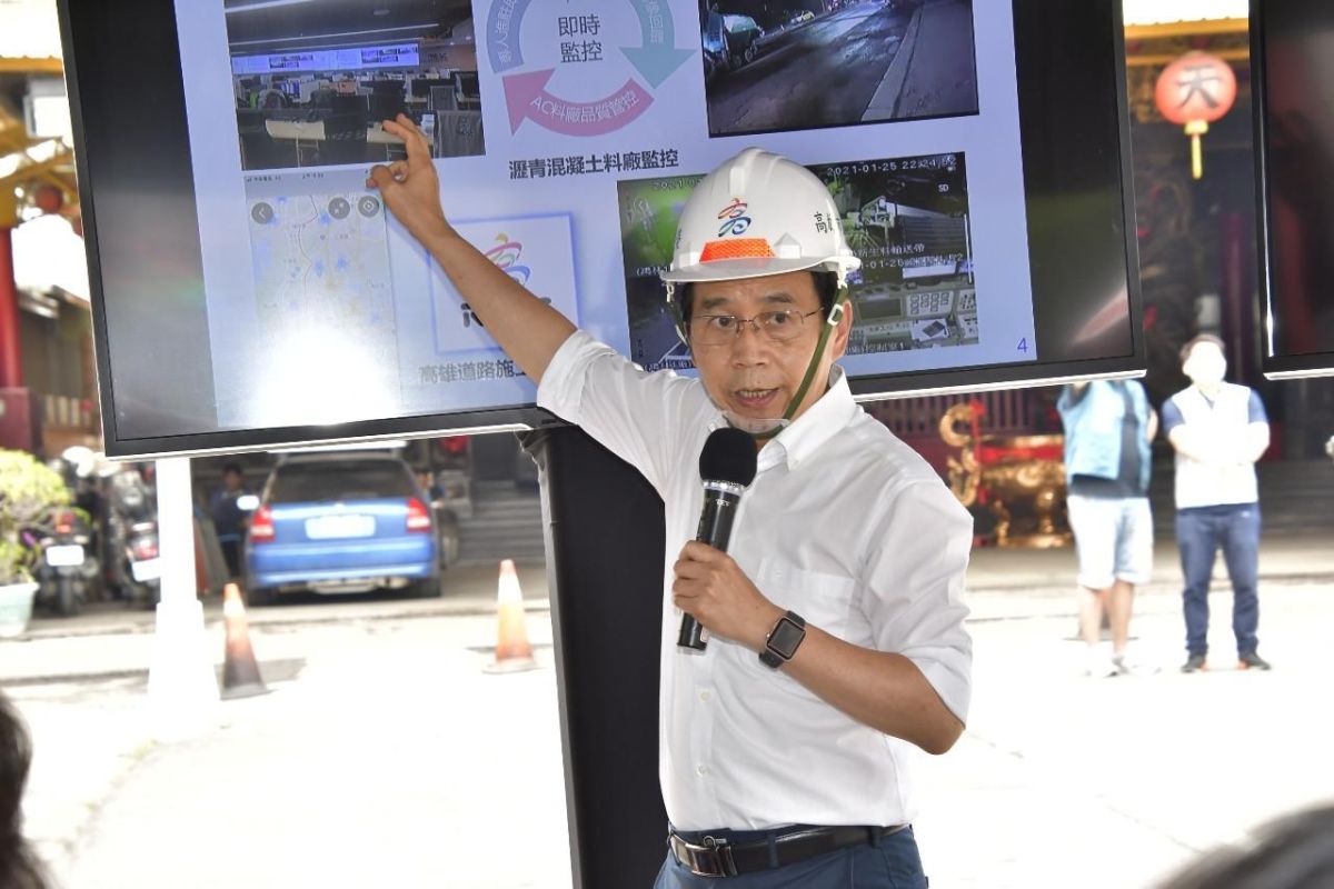 ▲視察高市新上街路平成果，高市副市長林欽榮指出，今年路平著重於區域平衡發展。（圖／高市府提供）