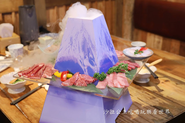 ▲浮誇系富士山燒肉。（圖／WalkerLand）