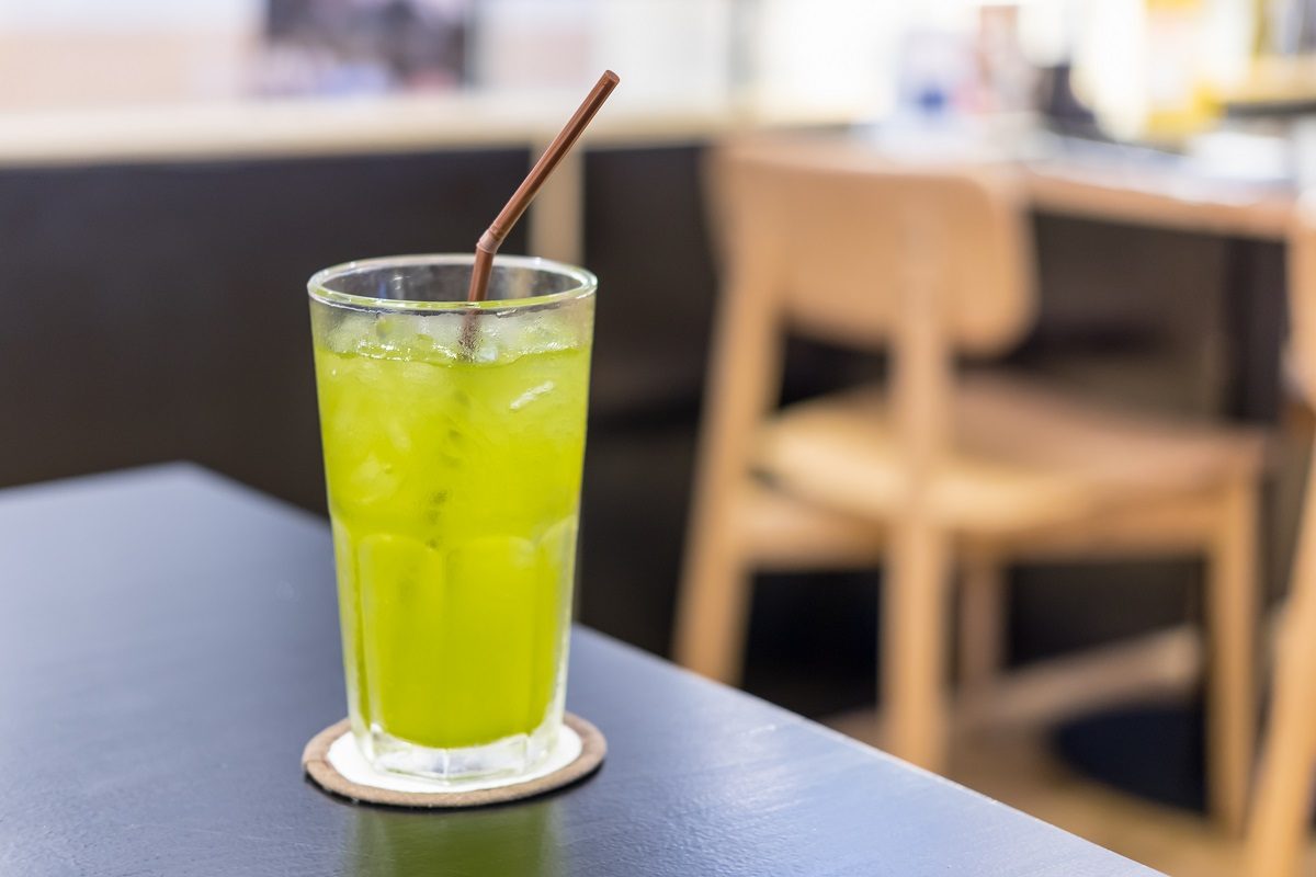 ▲台大醫院研究發現，環境因子中，若攝取鮮魚、每週1杯綠茶等可降低鼻咽癌風險。（示意圖／取自Shutterstock） 