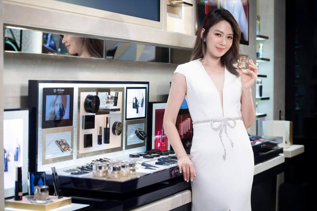 ▲好身材其實不需要瘋狂運動！Melody透露早晚養成這個好習慣，不用太累、身材反而更好了。（圖／VOGUE網站）