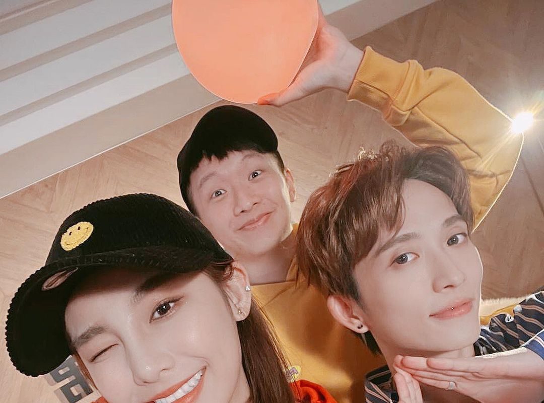 ▲原音兄弟的成員張暐弘（後）踢爆采子和邱鋒澤（右）交往1年半。（圖／翻攝邱鋒澤IG）