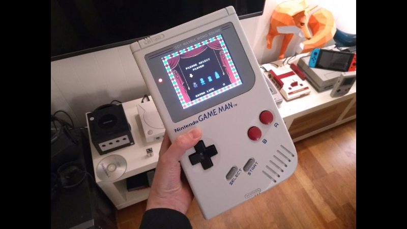 任天堂Game Boy長大了！國外玩家巧手自製超大型「Game Man」
