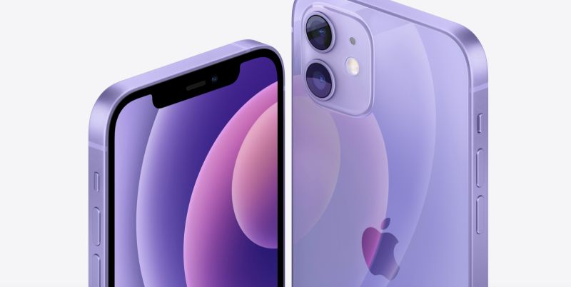 ▲「iPhone12 、iPhone12 mini」，雖然機身規格、尺寸不變，但多了春季限定色「紫色」。（圖／翻攝自蘋果官網）