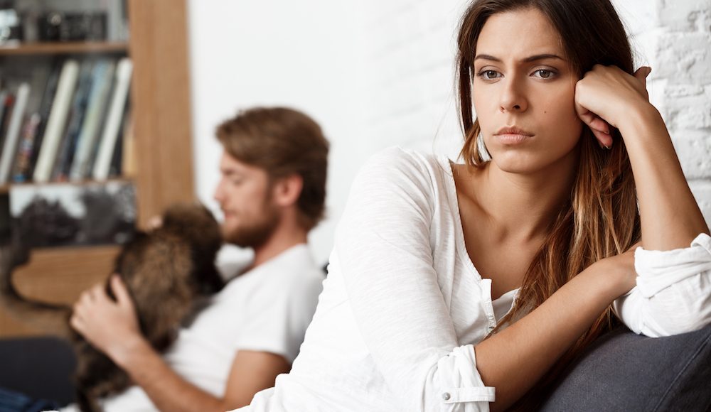 ▲年輕時千萬別做的4件事！耗費感情在不對等關係上超後悔。（圖／shutterstock）