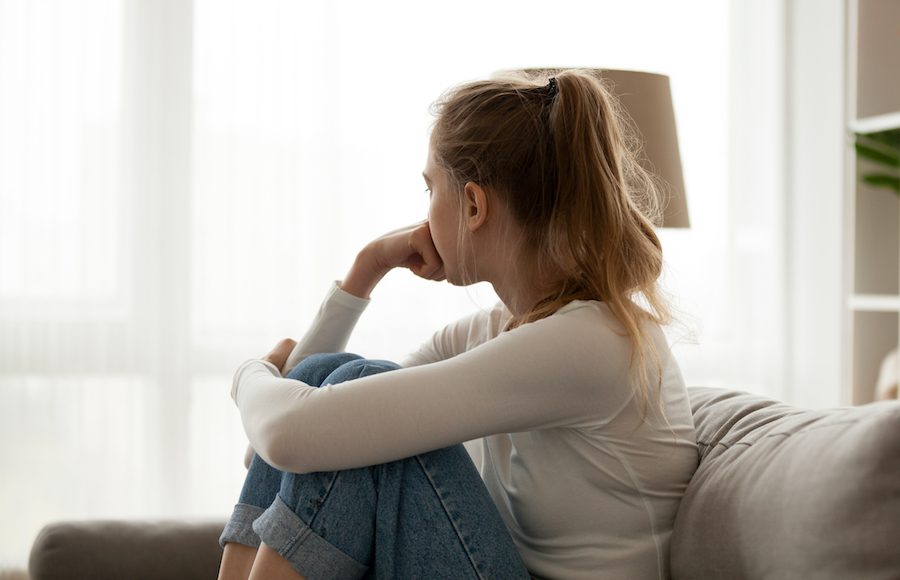 ▲對於大齡又獨居的未婚女子來說，凝結的時間加上空洞的生活，讓人特別脆弱。（圖／shutterstock）