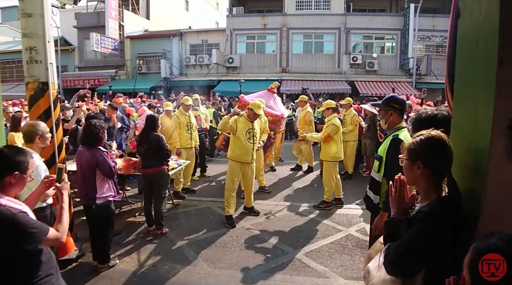 白沙屯媽祖選擇停駕地點十分用心，途中地點為大肚公有零售市場。（圖／翻攝自白沙屯媽祖網路電視台）