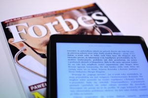 ▲財經雜誌《富比士》（Forbes）公布2021年全球億萬富豪排行榜，當中最年輕富豪是年僅18歲的「藥妝店之子」凱文萊曼（Kevin David Lehmann）。（圖／取自《Pixabay》）