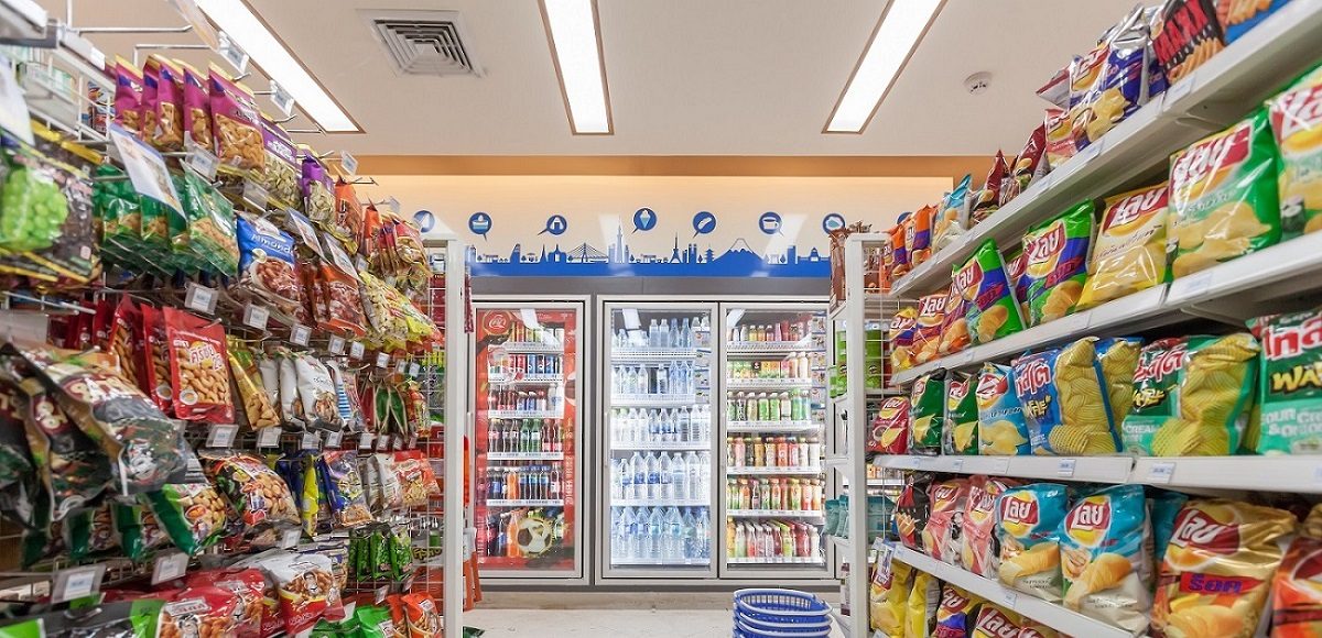 ▲有女網友本想到超商購買「童年經典泡麵」，卻發現早已不見蹤影。對此，就有內行人分享3門路還買得到。（圖／Shutterstock）