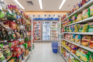 shutterstock_203389801 ▲有女網友本想到超商購買「童年經典泡麵」,卻發現早已不見蹤影。對此,就有內行人分享3門路還買得到。(圖/Shutterstock)