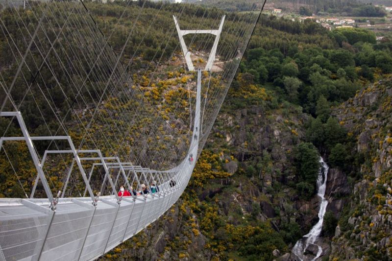 ▲葡萄牙這座名為「阿羅卡 516」的全球最長人行吊橋，本週正式啟用。（圖／翻攝自路透社）