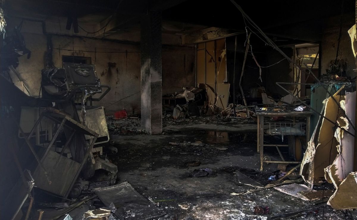 ▲印度古吉拉特邦(Guharat)一家收治新冠患者的醫院，1日凌晨發生大火，至少18名病患死亡，也是印度近期的第3起醫院火災，病房內部幾乎都被燒毀。（圖／美聯社／達志影像）