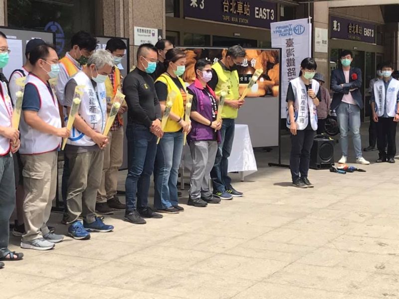 ▲台灣鐵路產業工會今日舉辦追悼會，並呼籲引進外部監理體系。（圖／翻攝自台灣鐵路產業工會臉書專頁）