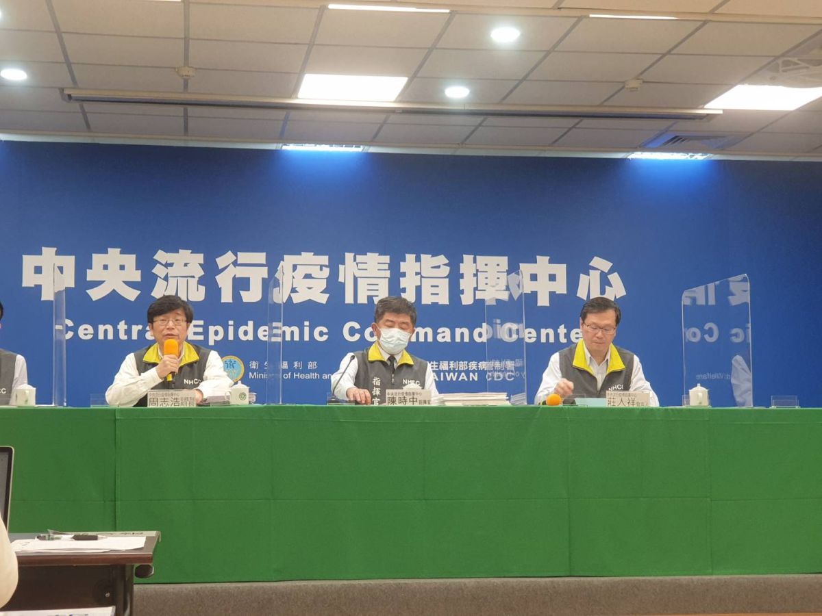 ▲華航、諾富特新冠肺炎群聚感染事件是否再擴大？中央流行疫情指揮中心指揮官陳時中今（2）日下午2時再召開記者會說明。（圖／資料照，記者許家禎攝）