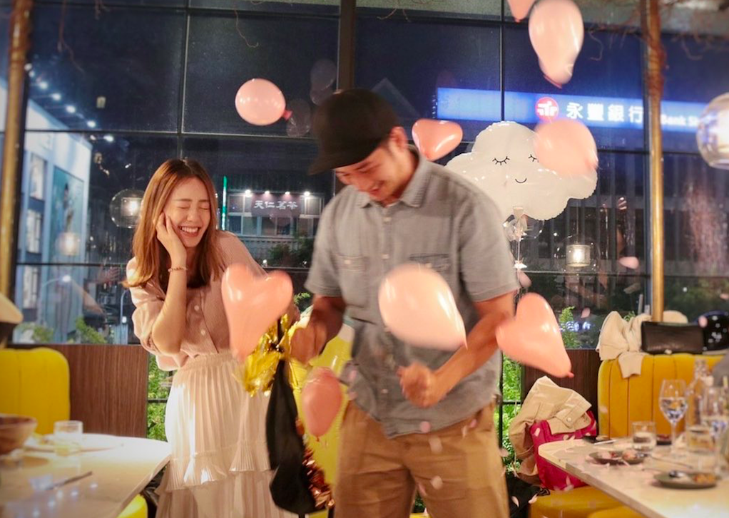 ▲周孝安（右）宣布太太陳天仁懷上女娃。（圖／翻攝周孝安臉書）