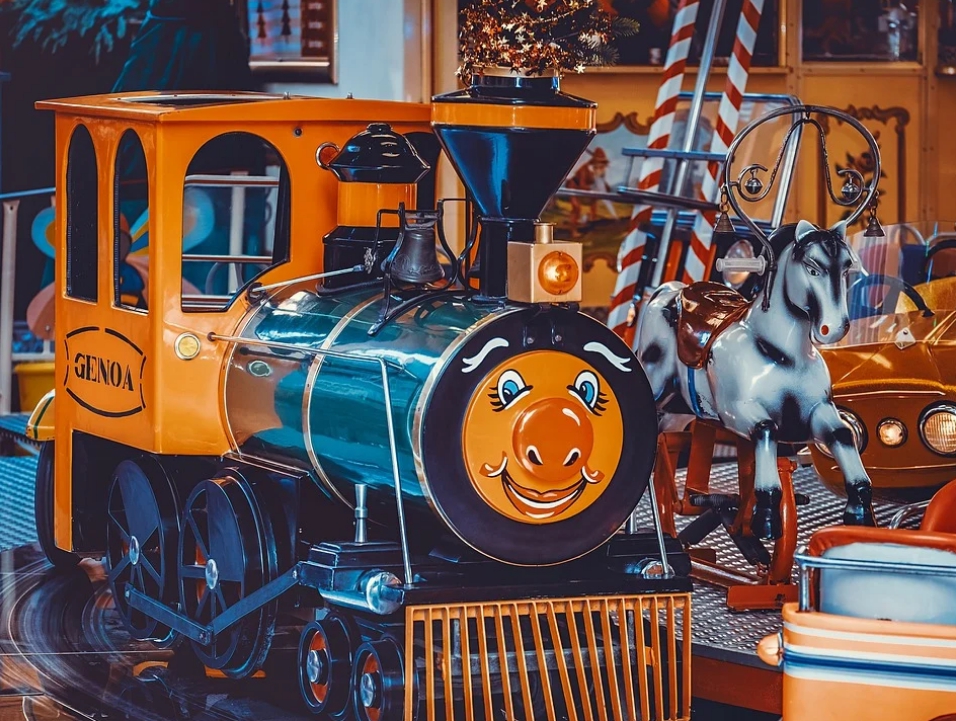 ▲大陸有名2歲男童想玩搖搖馬，於是提了一整袋鈔票去玩，裡頭的金額讓人傻眼。（示意圖／翻攝自《pixabay》 ）