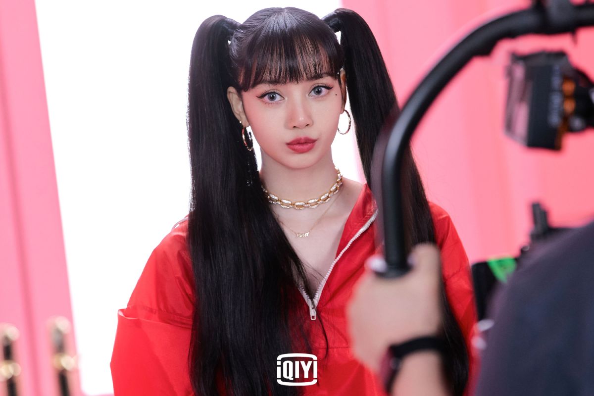 ▲LISA為了訓練生，親自請教NCT的TEN教學舞蹈。（圖／愛奇藝國際站）