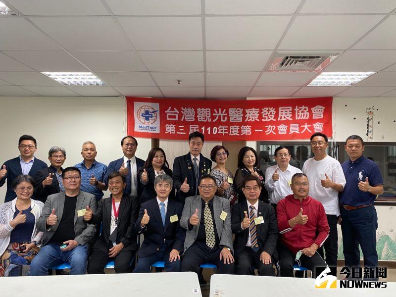 ▲台灣觀光醫療發展協會召開第三屆會員大會,改選理監事,並由名醫許景琦當選新任理事長。(圖/記者金武鳳攝,2021.5.3)