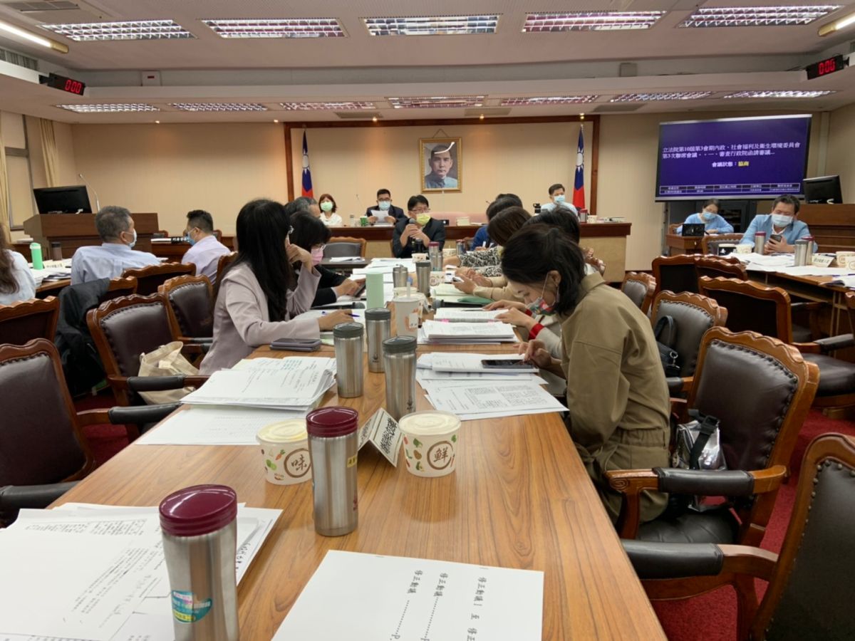 ▲內政委員會3日討論跟騷法草案，國民黨團認為對於跟騷的定義應該放關，以保護更多樣態的被害人，警政署長陳家欽則表示，若樣態太廣，恐對警力造成負擔。（圖／記者吳承翰攝，2021.05.03）