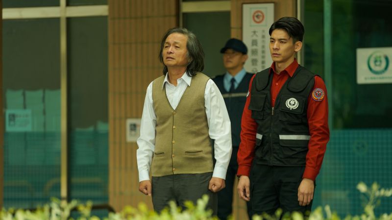 ▲林志儒（左）在《火神的眼淚》中飾演改變心意器官捐贈的父親，觀眾為之動容。（圖／公共電視、myVideo提供）