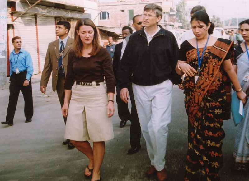 ▲▼比爾蓋茲與梅琳達皆熱心公益，過去20年走訪許多貧困地區，包含印度、孟加拉等亞洲國家，幫助許多的人。資料照。（圖／美聯社／達志影像）
