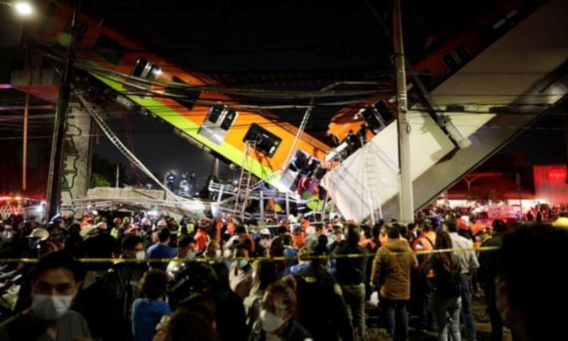 ▲墨西哥傳出列車因高架橋突然倒塌而墜落的驚悚事故。（圖／翻攝自路透社）