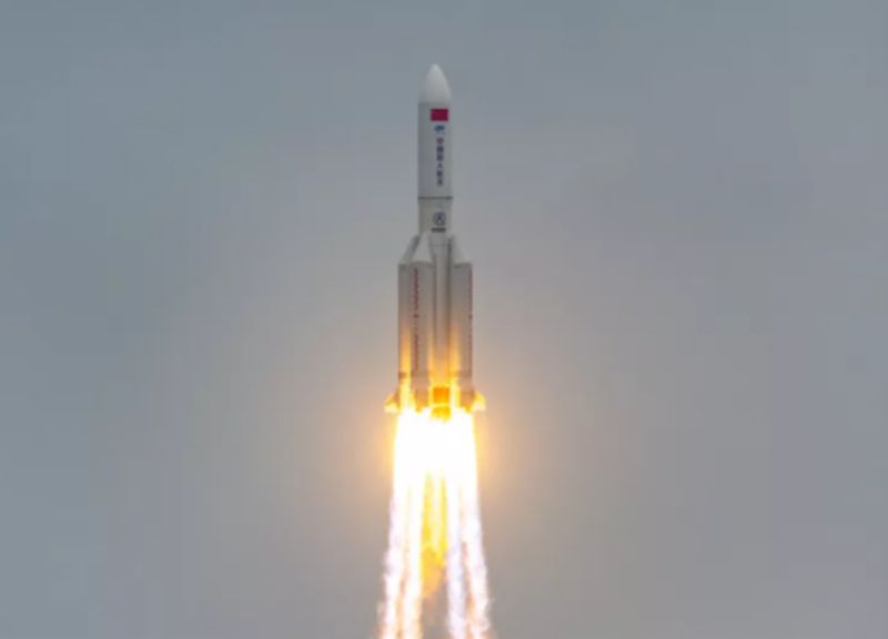 ▲中國的長征五號B遙二運載火箭，4月29日搭載「天和」核心艙發射升空。（圖／翻攝自Space.com）