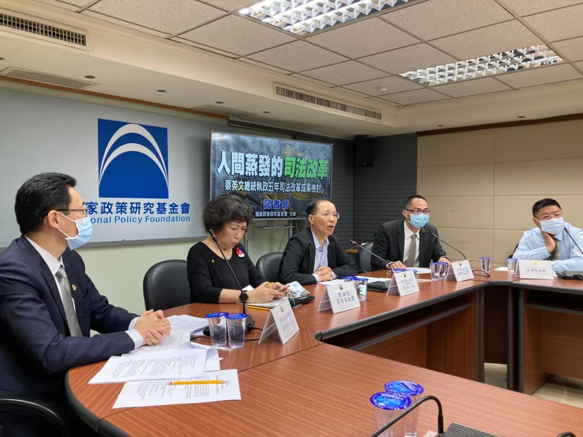 ▲國民黨智庫今日公布民調，過半民眾不信任司法公信力。（圖／智庫提供）