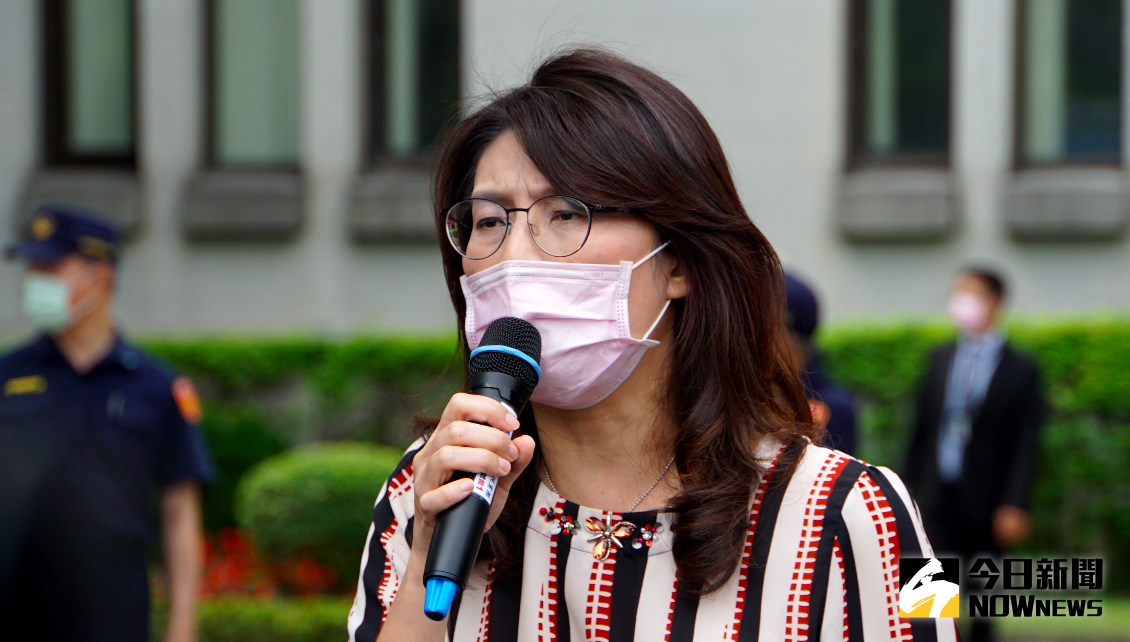 ▲疫苗殘劑開放施打，國民黨團書記長鄭麗文盼政委唐鳳超前部署啟動預約系統，讓施打疫苗速戰速決。（圖／資料照片）