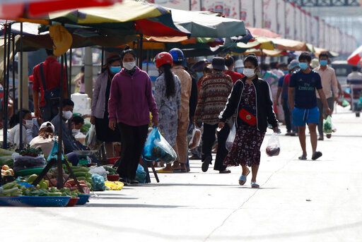 ▲柬埔寨疫情持續嚴峻，柬埔寨總理洪森仍下令解封（圖／美聯社／達志影像）