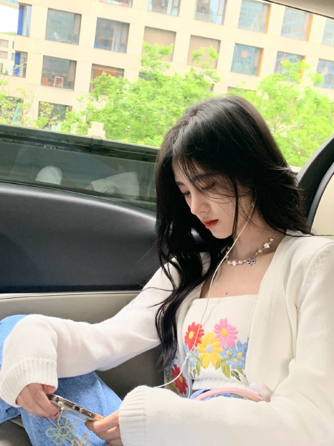 ▲鞠婧禕曬出多張清涼美照。(圖/翻攝鞠婧禕微博)