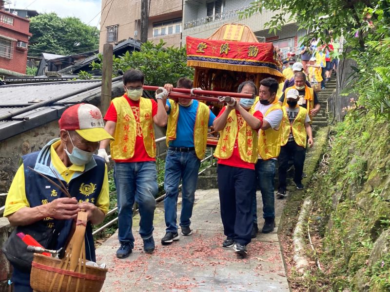 為疫情祈福！金瓜石迎媽祖　蜿蜒山徑裡遶境