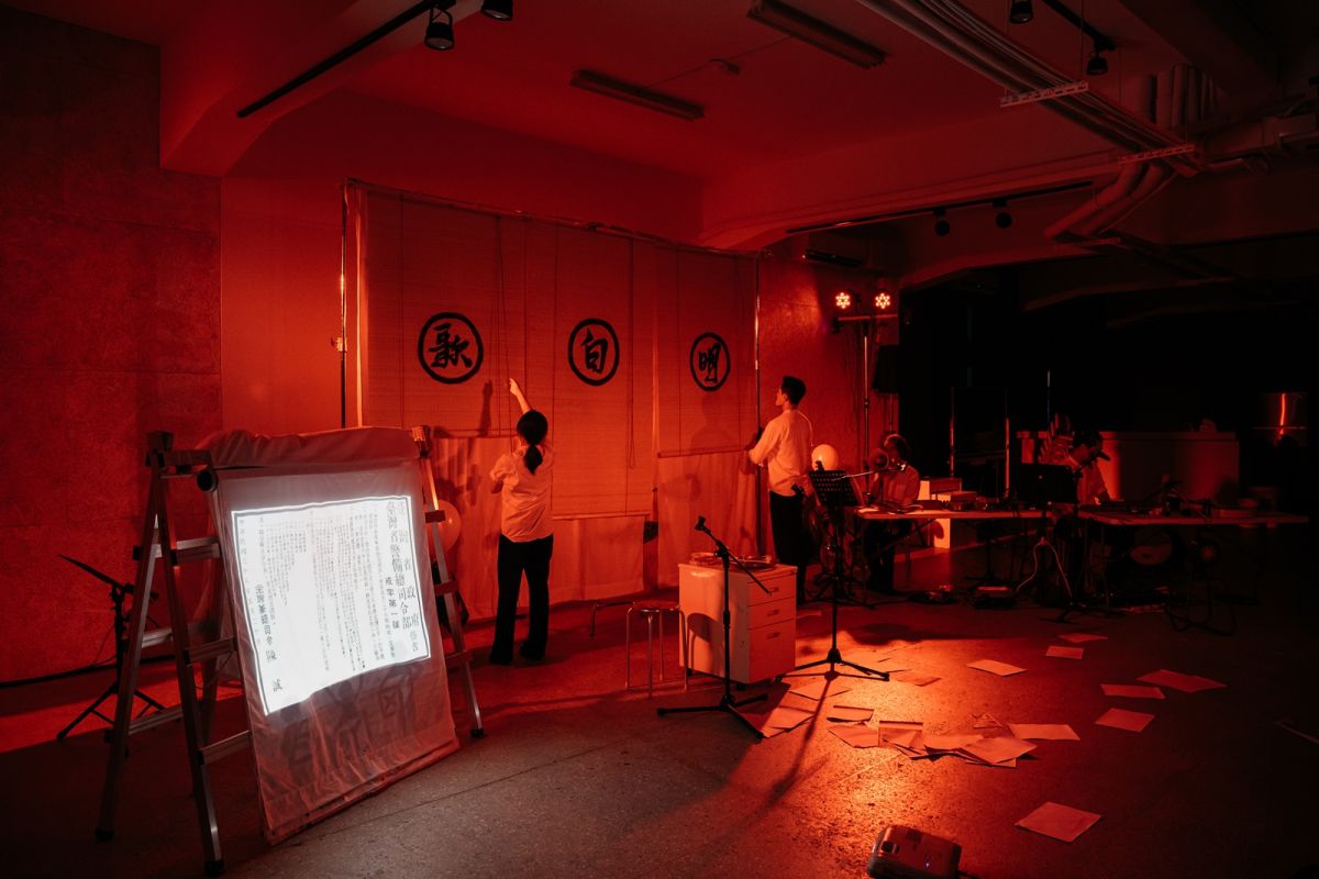 ▲《明白歌》戒嚴章節演出片段。（圖／再拒劇團提供）