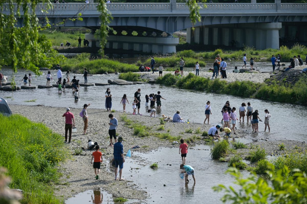 ▲日本疫情延燒，即使是黃金週，商家依舊業績不振。（圖／美聯社／達志影像）