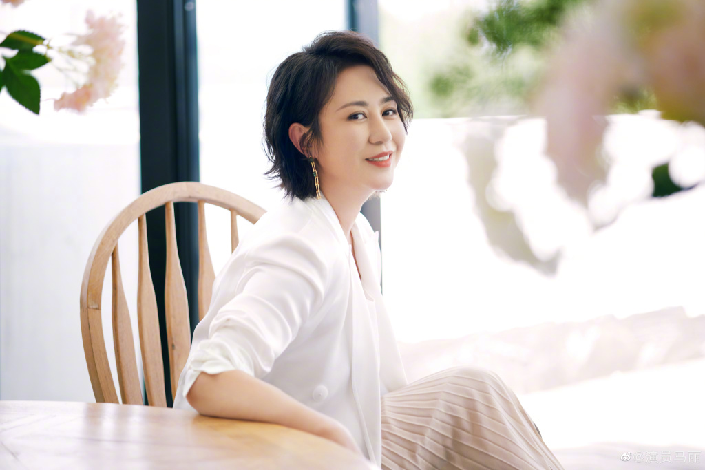 ▲馬麗日前在飛機上舌根發硬、瀕臨窒息，一度想要破窗跳機。（圖／翻攝馬麗微博）