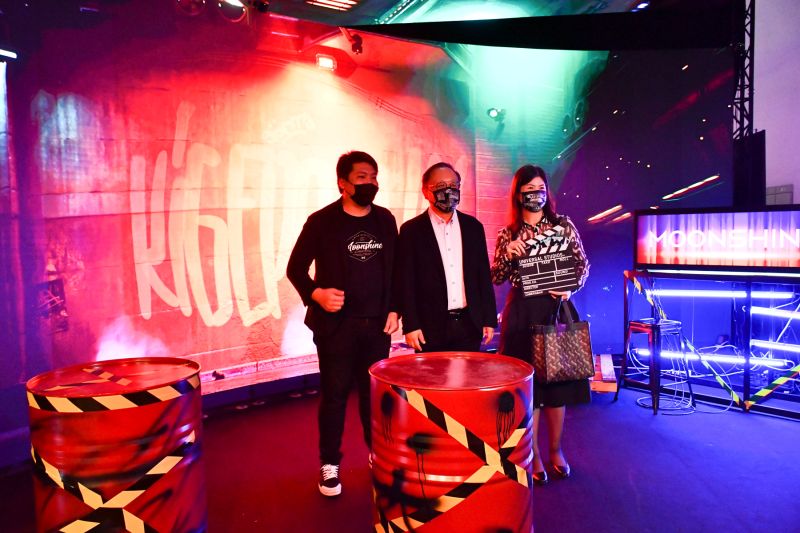 ▲史哲現場也參觀包括訪夢想創造的LED虛擬實境攝影棚等攤位，他鼓勵更多的青年、民眾觀展，探索青年創意成果。（圖／截自史哲臉書）