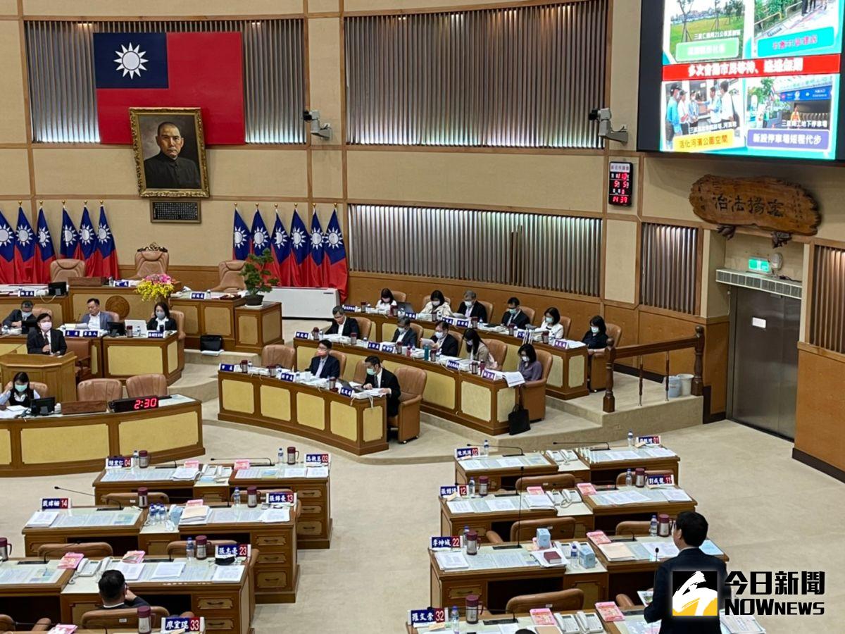 ▲民進黨新北市議員陳啟能關心YouBike1.0合約到期後，有關站點擴充、還車相容性及舊系統營運等問題。（圖／記者陳志仁攝，2021.05.05）