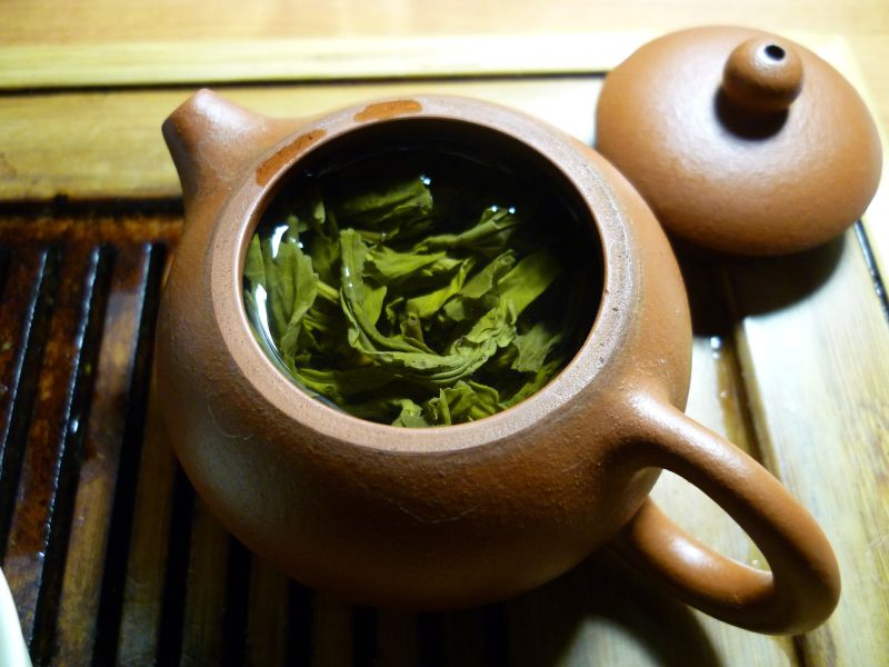 ▲有網友在PTT好奇發問「第一泡到底要不要喝」,貼文一出,就有內行網友曝光關鍵,直呼「都是精華」。(示意圖/取自unsplash)