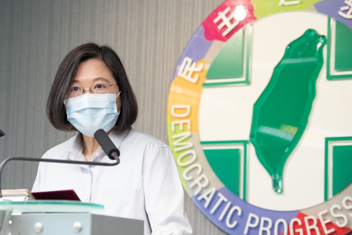 ▲蔡政府連任滿一週年，外交兩岸充滿危機與挑戰。（圖／民進黨提供）