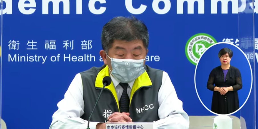▲中央流行疫情指揮中心指揮官陳時中今（6）公布國內再增13確診個案，其中1為本土案例。（圖／疾管署直播）