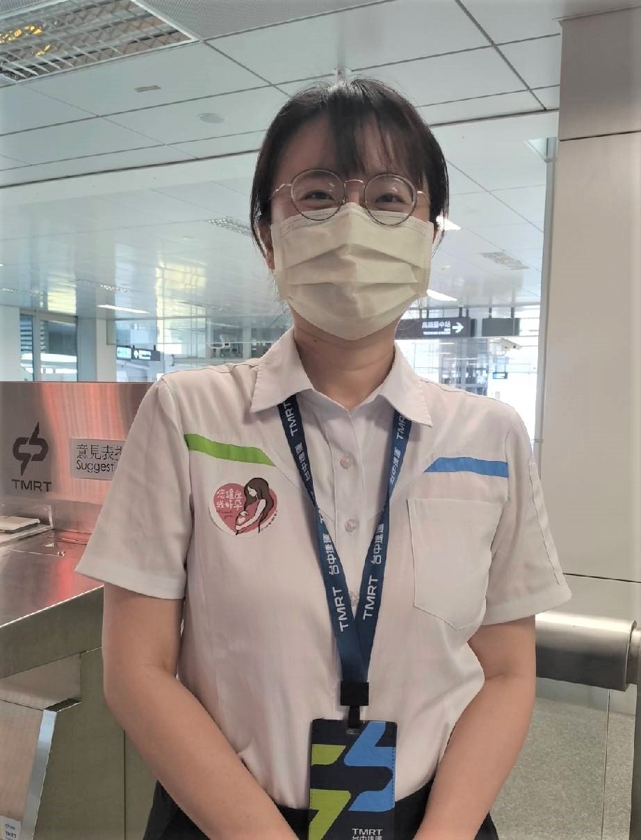 ▲好孕貼紙可張貼於明顯識別處，可提醒民眾主動讓座。(圖／中捷公司提供2021.5.7)