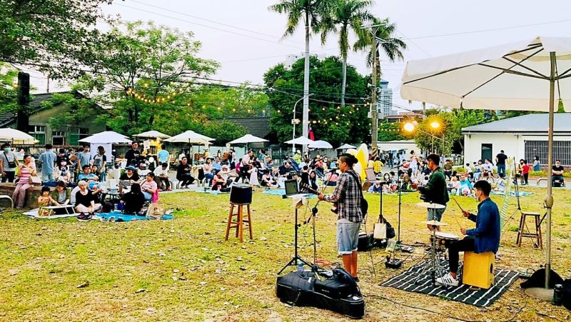 ▲「鳳山藝文廊道單車遊」活動結合美食手作市集、美味在地美食補給品、網美拍照打卡景點巡禮等。(圖/高市府觀光局提供)